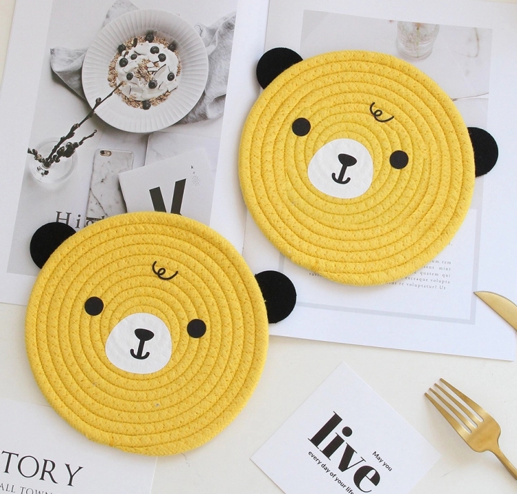 Hand-woven Bear-shaped Heat Insulated Pad